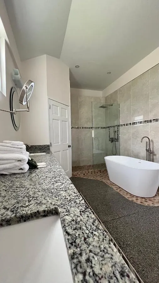 Stonetrail Villas Arnos Vale 0*,