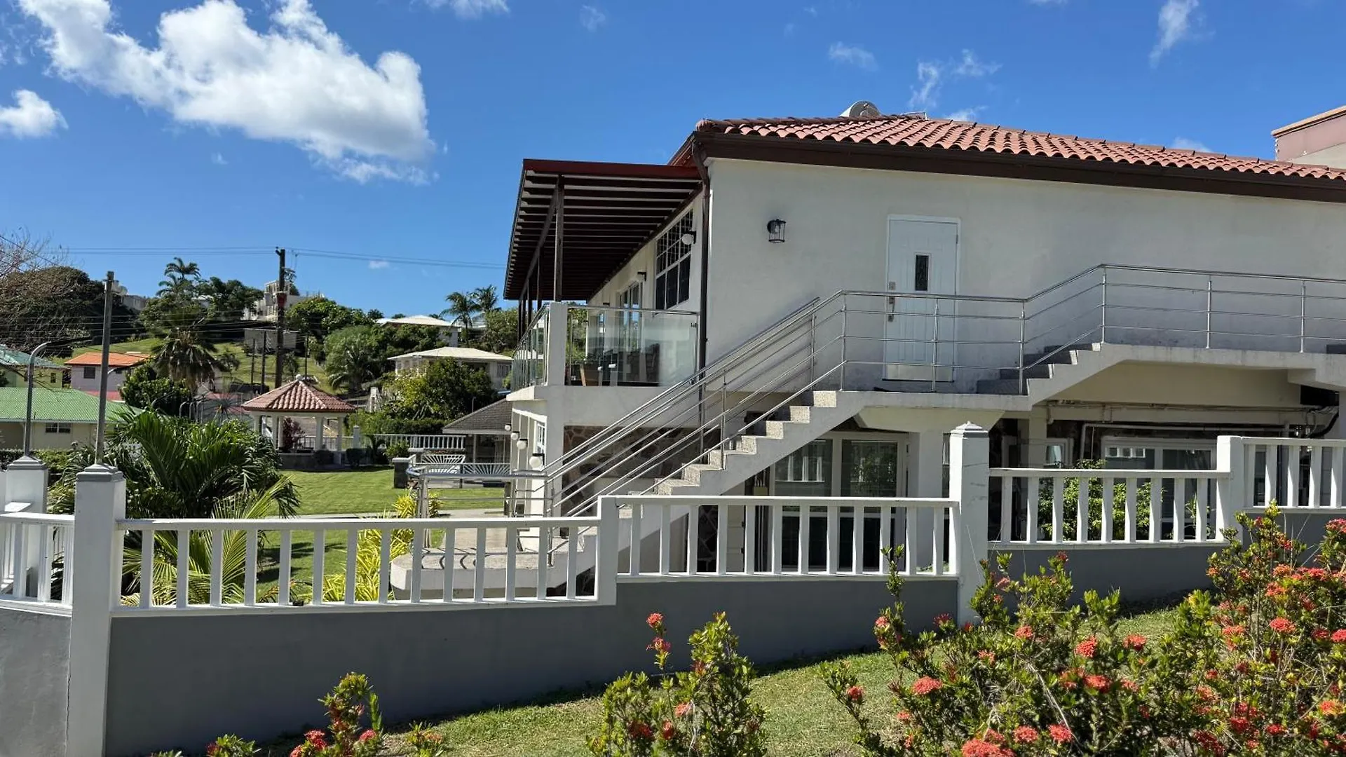 Stonetrail Hotel Arnos Vale 0*,  Saint Vincent and the Grenadines